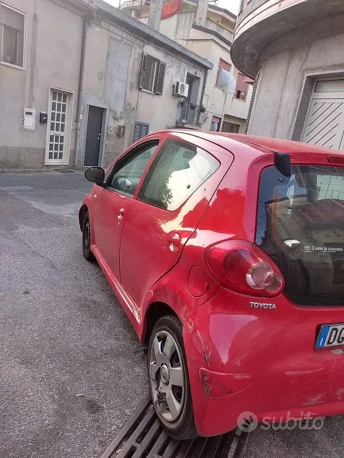 Usata Toyota Aygo 68 CV (50 kW) 2007 Rosso Utilitaria