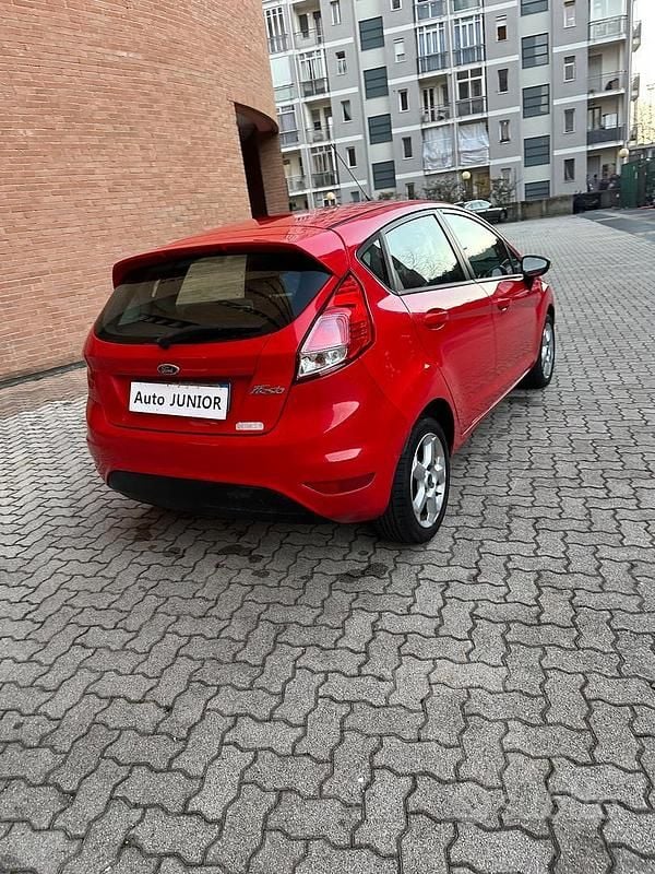 Usata Ford Fiesta Titanium 96 CV (70 kW) 2013 Rosso Berlina
