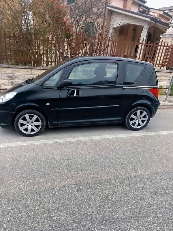 Usata Peugeot 1007 Sport 70 CV (51 kW) 2008 Nero Monovolume