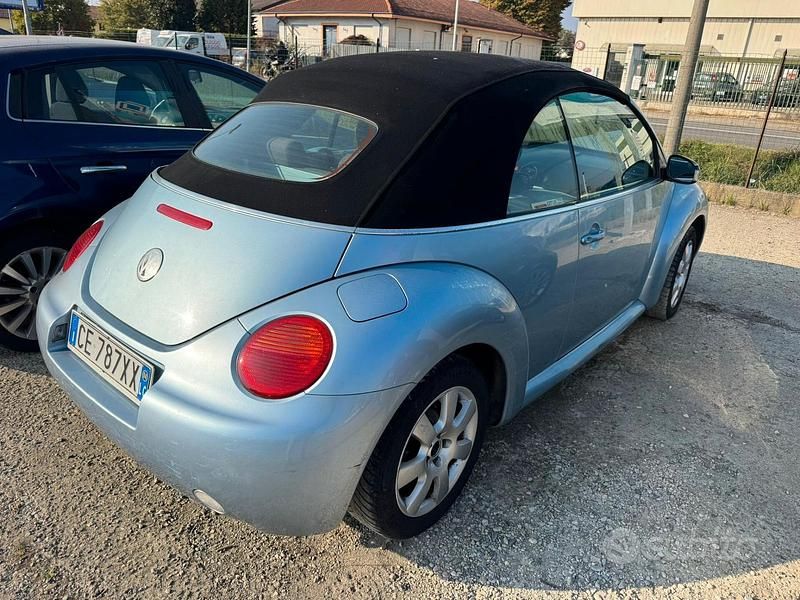 Usata VW Beetle Cabriolet 101 CV (74 kW) 2004 Grigio Cabrio