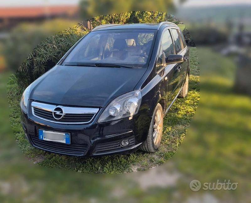 Usata Opel Zafira 2007 Nero Monovolume
