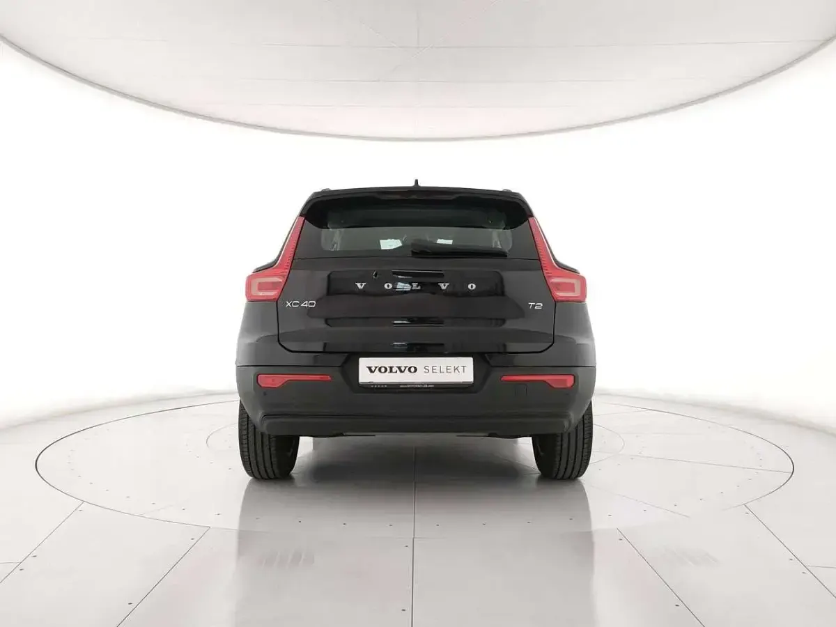 Usata Volvo XC40 Momentum 129 CV (94 kW) 2022 Nero SUV