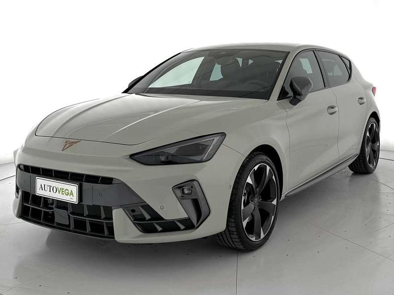 Grigio pastello Nuova 2025 Cupra Leon Tre volumi | 32.900 € (Ottimo prezzo) - Immagine 1/4