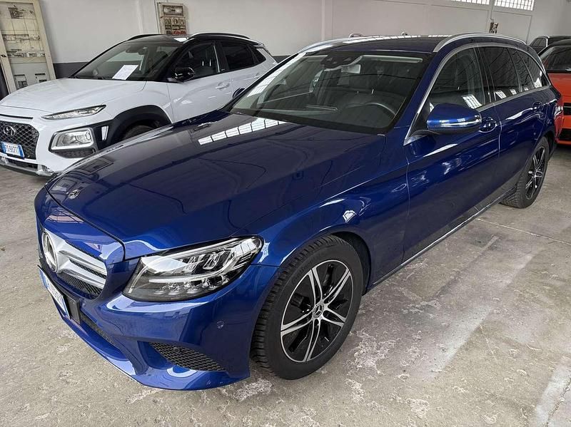Usata Mercedes C180 183 CV (134 kW) 2019 Blu/azzurro Station wagon