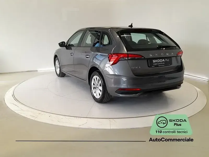 Usata Skoda Scala Selection 116 CV (85 kW) 2025 Grigio scuro Utilitaria