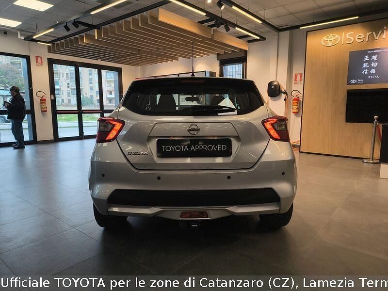 Usata Nissan Micra Acenta 92 CV (67 kW) 2021 Argento Utilitaria