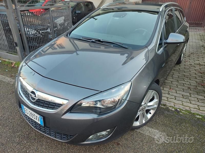 Usata Opel Astra Cosmo 180 CV (132 kW) 2011 Grigio Station wagon