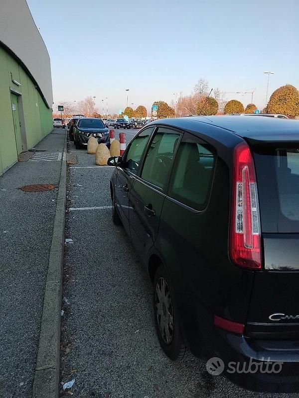 Begagnad Ford C-MAX 90 HK (66 kW) 2008 Svart Minibuss