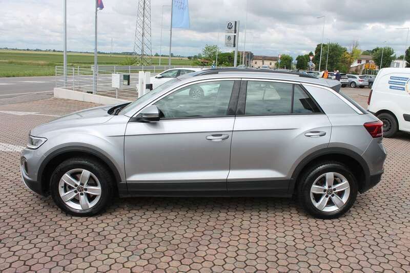 Usata VW T-Roc Life 116 CV (85 kW) 2022 Pyrit silver SUV