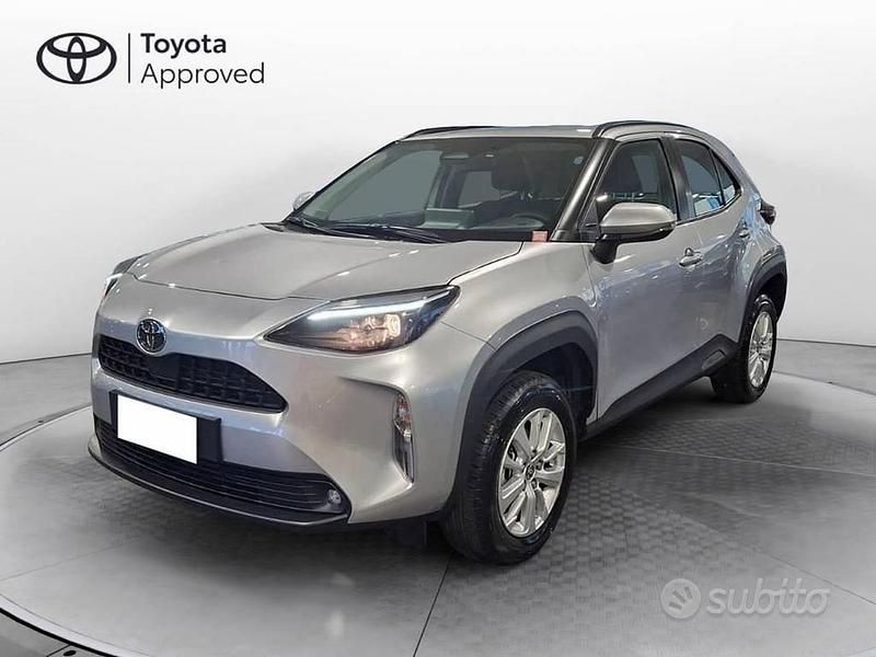 Usata Toyota Yaris Cross Active 116 CV (85 kW) 2025 Grigio argento SUV
