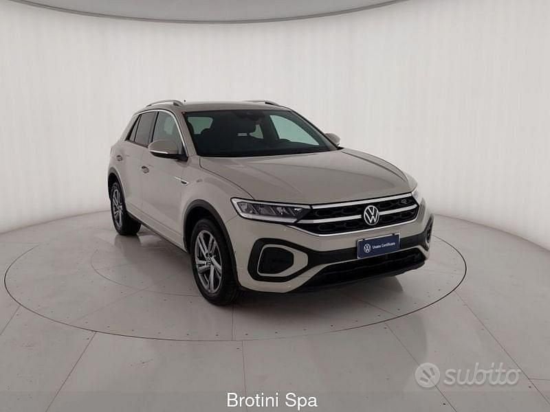 Usata VW T-Roc R-line 110 CV (80 kW) 2023 Grigio metallizzato SUV
