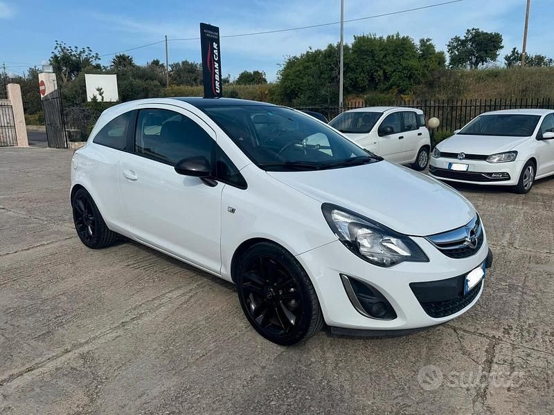 Usata Opel Corsa Edition 95 CV (69 kW) 2013 Bianco Utilitaria
