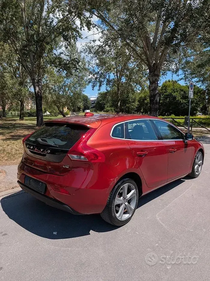 Usata Volvo V40 115 CV (84 kW) 2013 Rosso Berlina