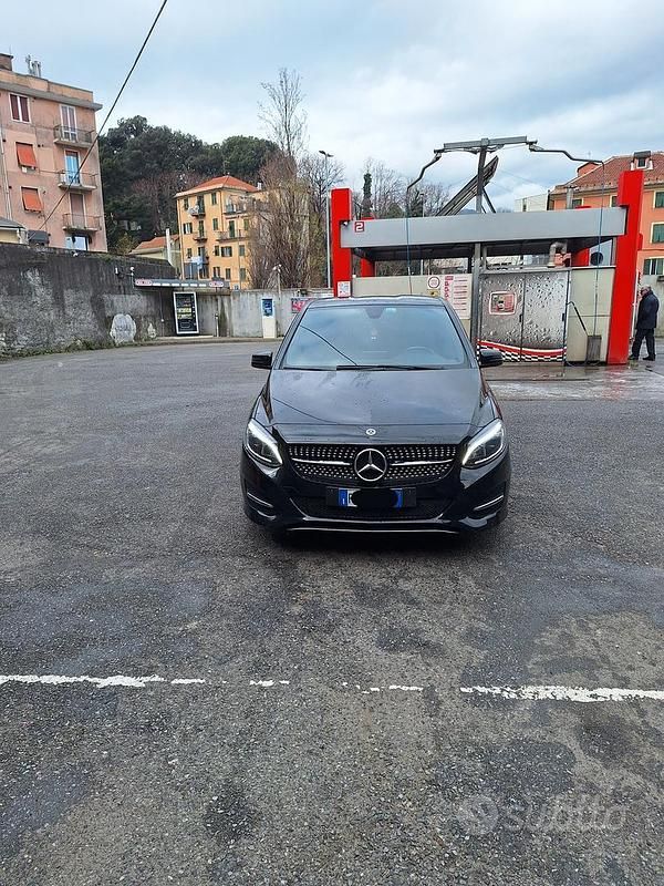 Usata Mercedes B180 109 CV (80 kW) 2018 Nero Monovolume