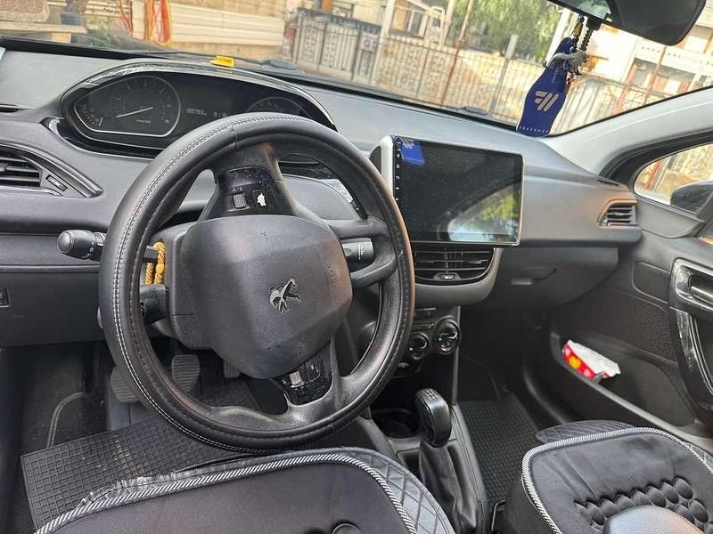 Usata Peugeot 208 Allure 92 CV (67 kW) 2018 Utilitaria