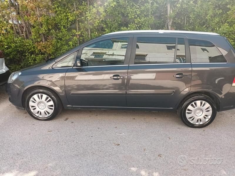 Usata Opel Zafira 150 CV (110 kW) 2013 Grigio Monovolume