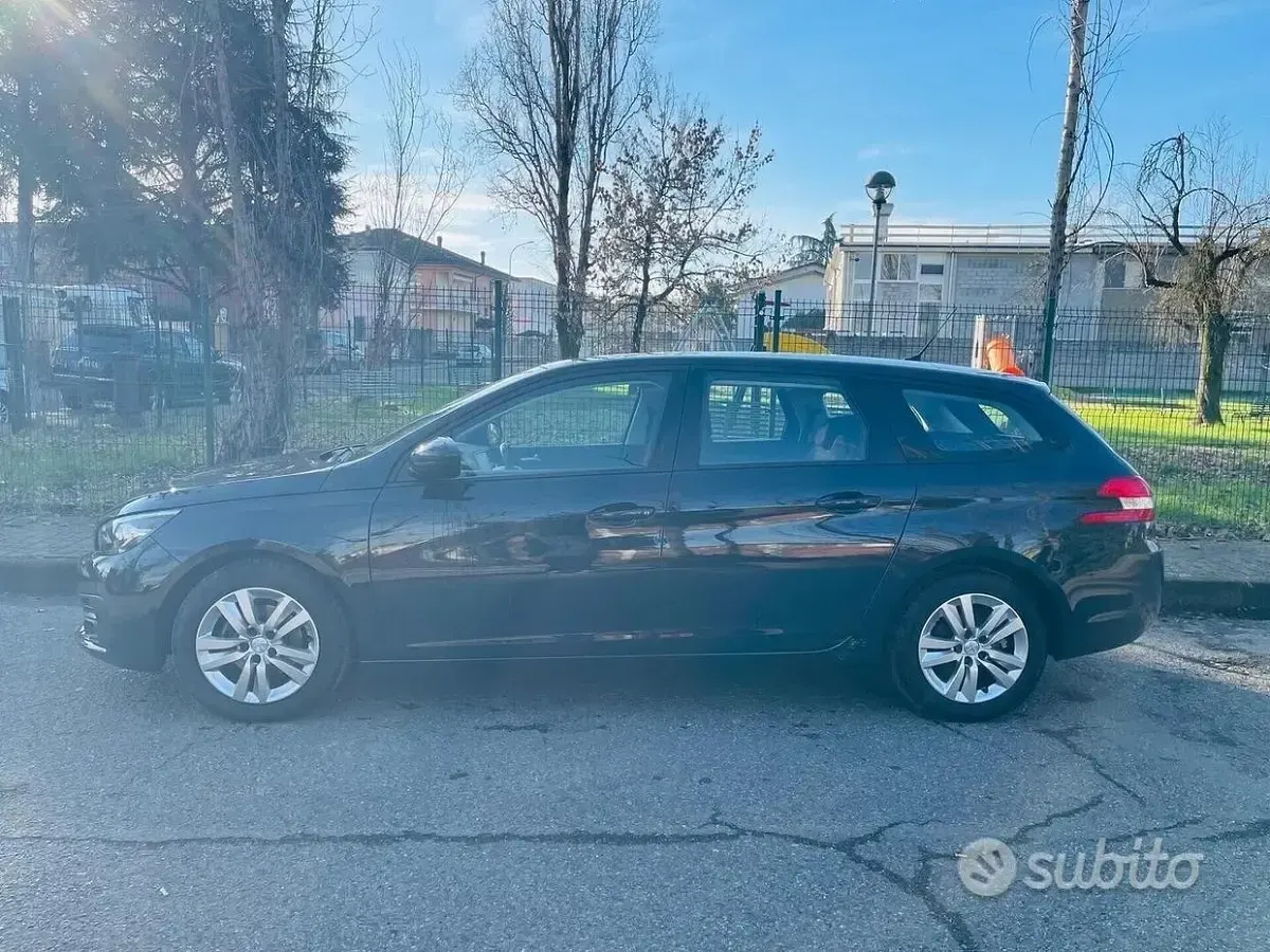 Usata Peugeot 308 131 CV (96 kW) 2019 Grigio Station wagon