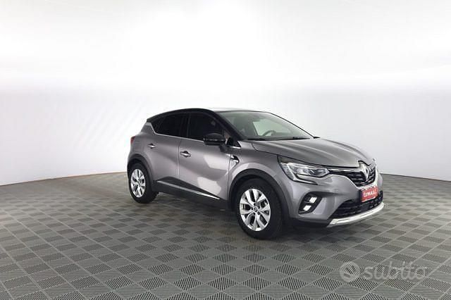Usata Renault Captur Intens 101 CV (74 kW) 2021 Grigio SUV