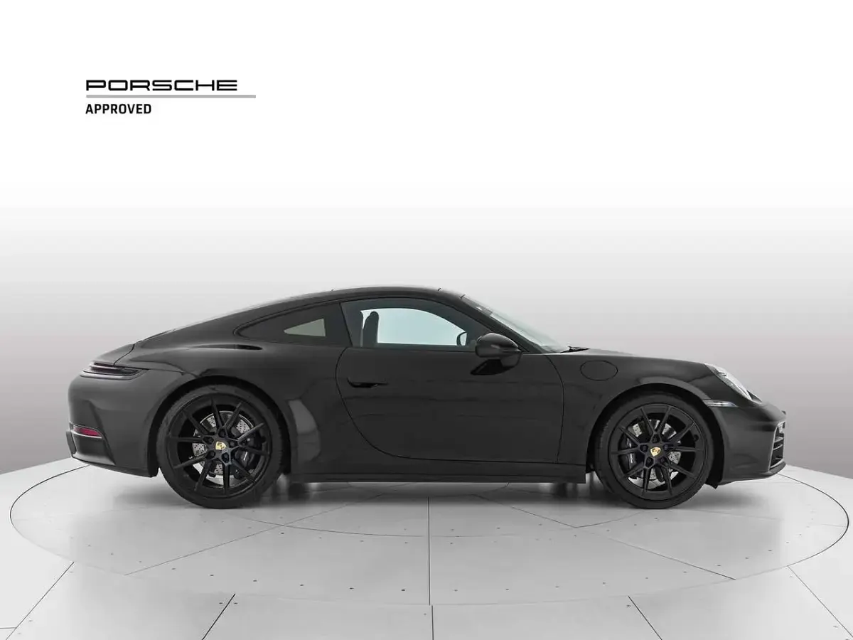 Usata Porsche 992 394 CV (289 kW) 2025 Nero metallizzato Coupé