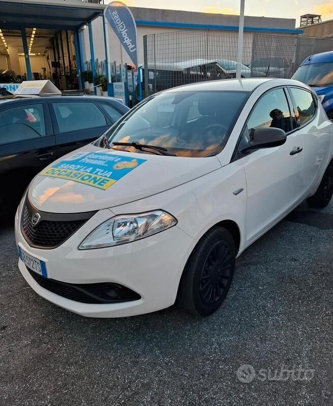 Usata Lancia Ypsilon 69 CV (50 kW) 2021 Bianco Utilitaria