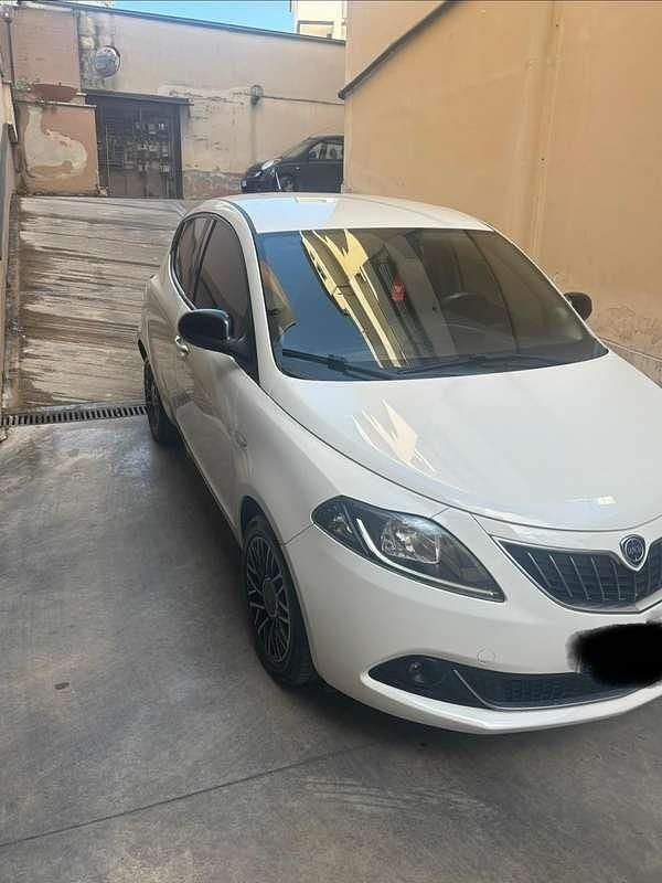 Usata Lancia Ypsilon Gold 95 CV (69 kW) 2016 Utilitaria