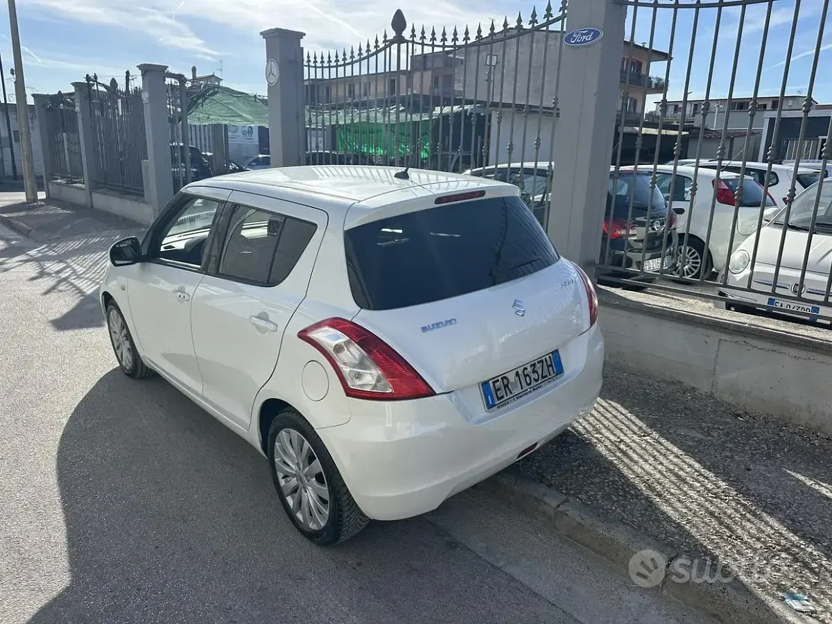 Usata Suzuki Swift 94 CV (69 kW) 2013 Bianco Utilitaria