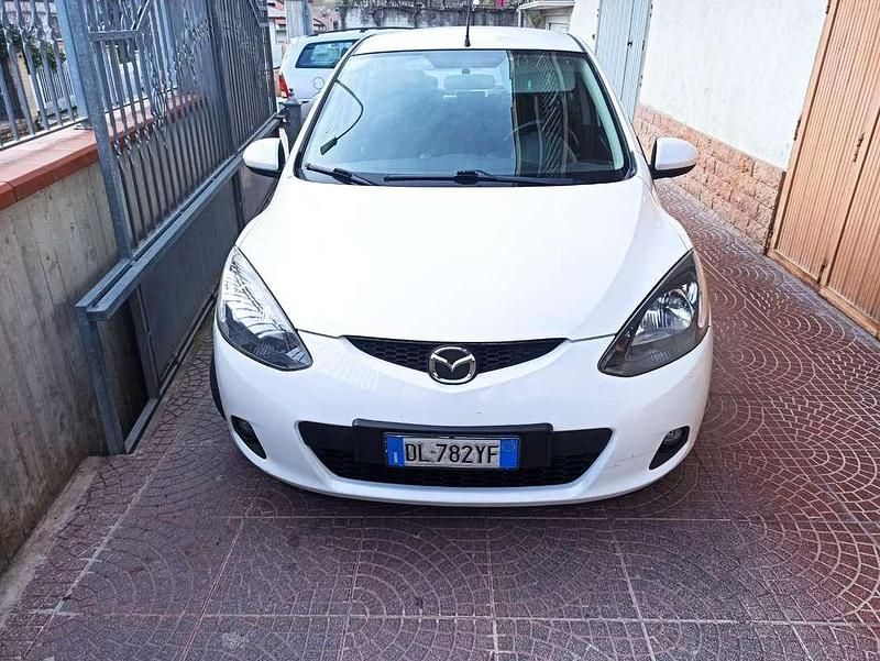 Bianco Usata 2008 Mazda 2 Tre volumi | 2000 € (Buon prezzo) - Immagine 1/4