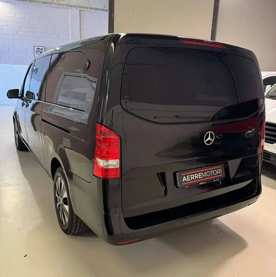 Usata Mercedes Vito 136 CV (100 kW) 2021 Nero ossidiana Furgone