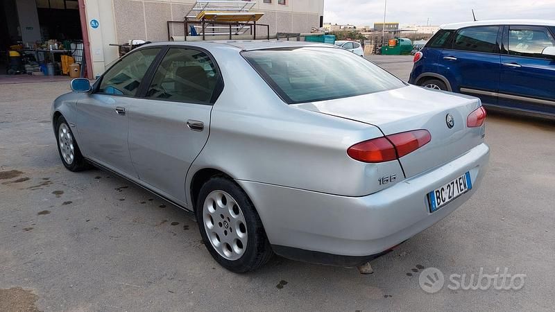 Usata Alfa Romeo 166 136 CV (100 kW) 1999 Grigio Berlina