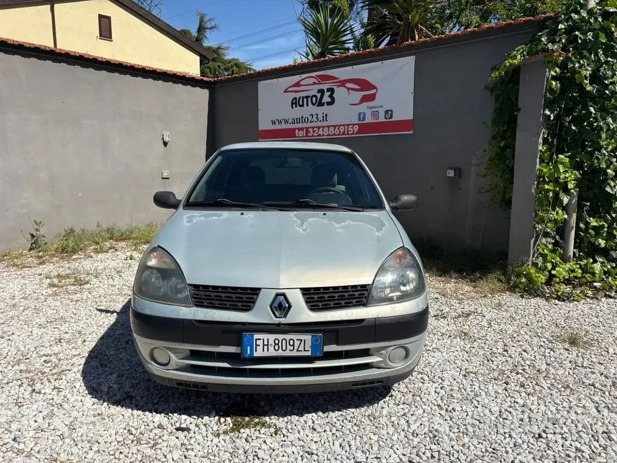 Käytetty Renault Clio II LIMITED 58 HP (42 kW) 2003 Harmaa Sedan