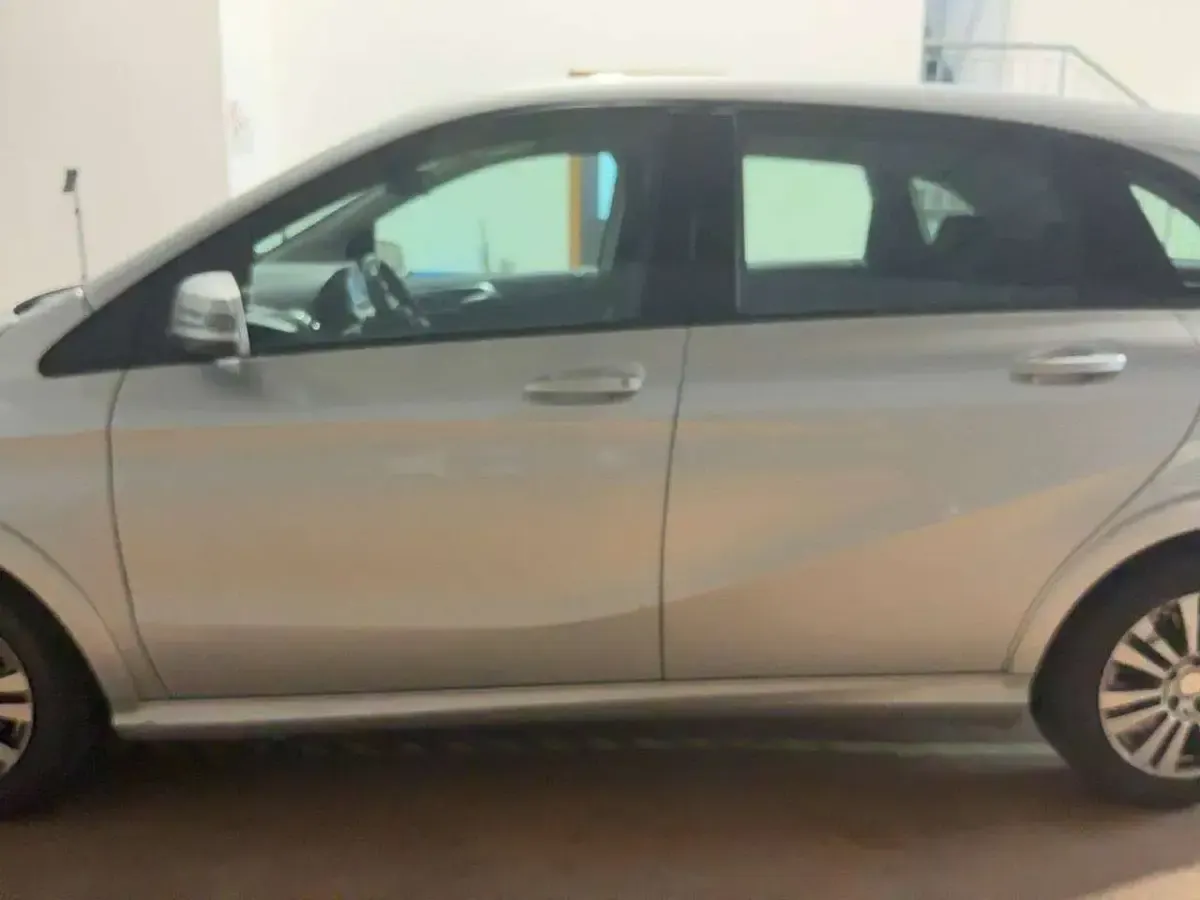 Usata Mercedes B200 Executive 156 CV (114 kW) 2014 Grigio Utilitaria