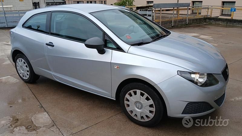 Usata Seat Ibiza 70 CV (51 kW) 2009 Grigio Berlina
