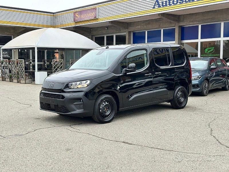 Nuova Fiat Doblò 131 CV (96 kW) 2025 Nero Monovolume