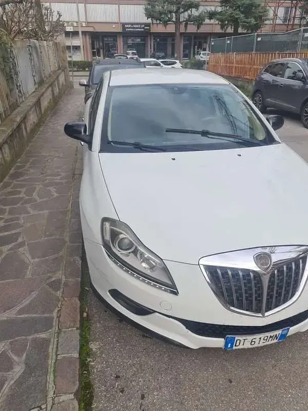 Usata Lancia Delta 165 CV (121 kW) 2009 Utilitaria
