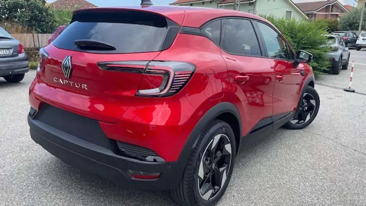 Nuova Renault Captur Techno 120 CV (88 kW) 2026 Rosso SUV
