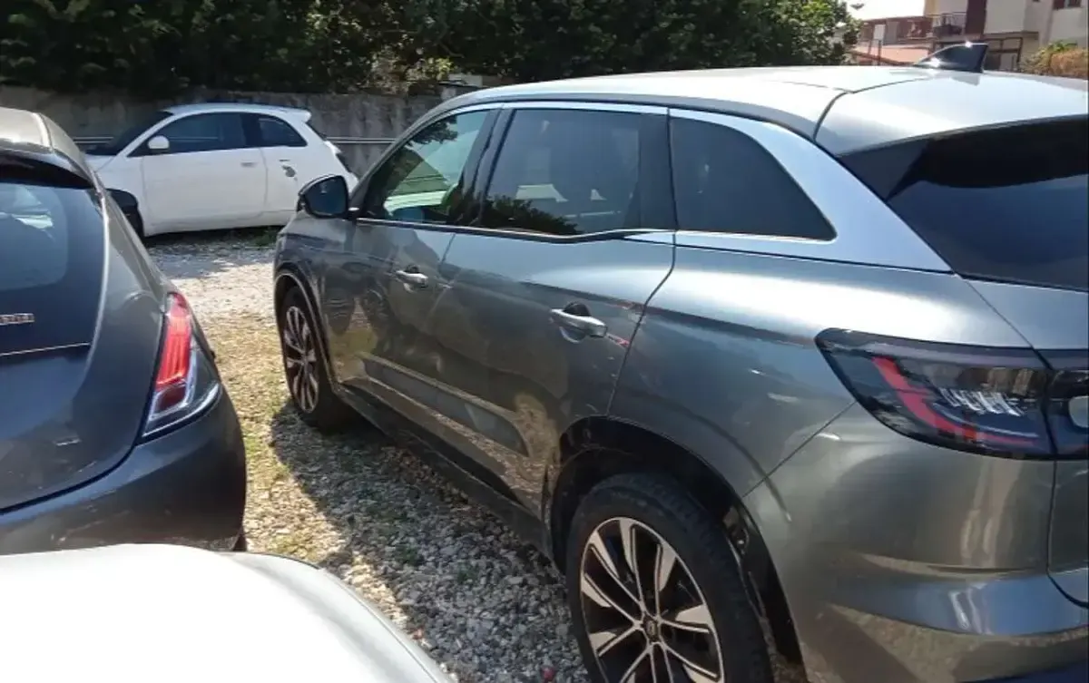 Usata Renault Austral 131 CV (96 kW) 2024 Grigio SUV