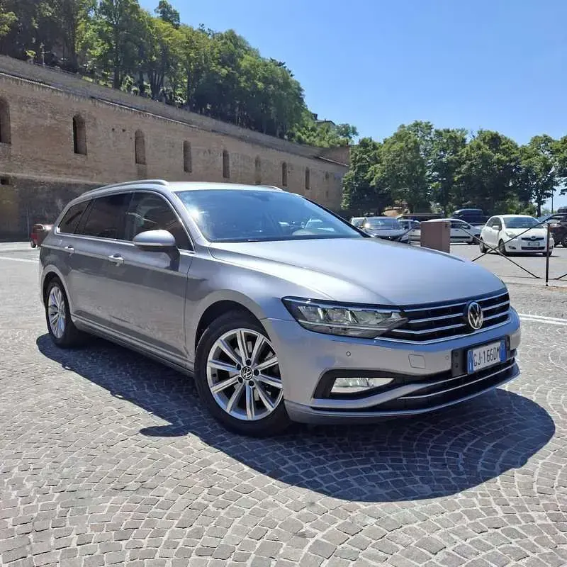 Usata VW Passat Conceptline 122 CV (89 kW) 2022 Grigio Station wagon