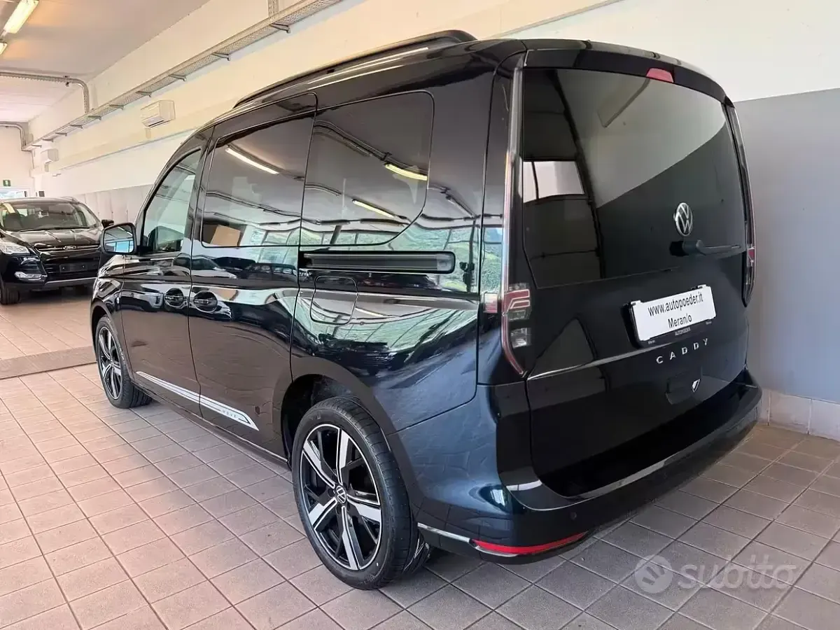 Usata VW Caddy Move 122 CV (89 kW) 2021 Nero Monovolume