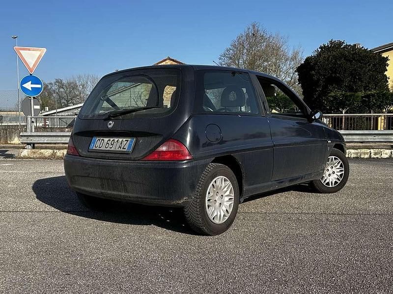 Usata Lancia Ypsilon 60 CV (44 kW) 2002 Utilitaria