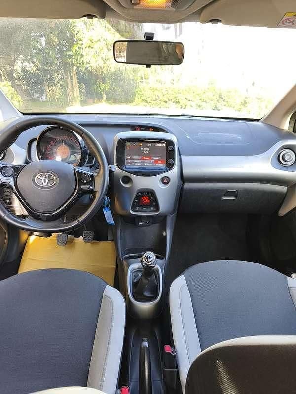 Usata Toyota Aygo Business Edition 69 CV (50 kW) 2018 Bianco Utilitaria