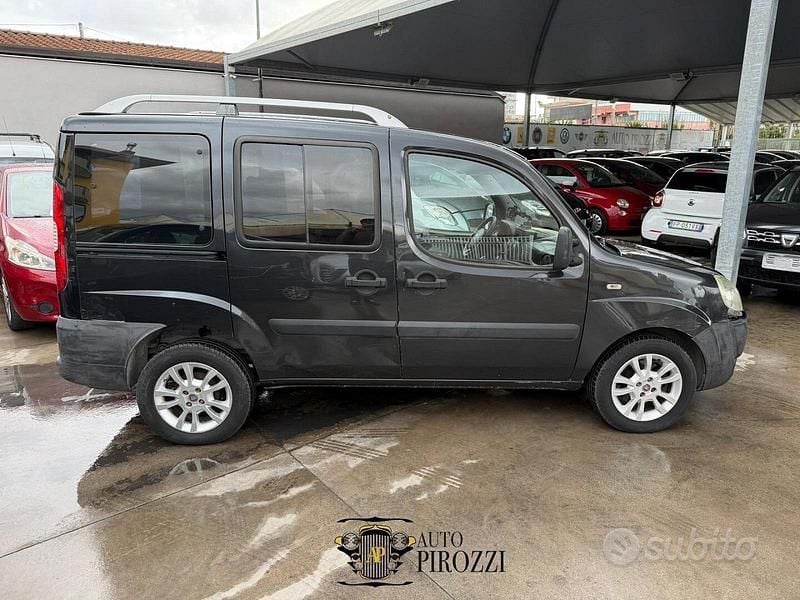 Usata Fiat Doblò 77 CV (56 kW) 2009 Grigio Monovolume