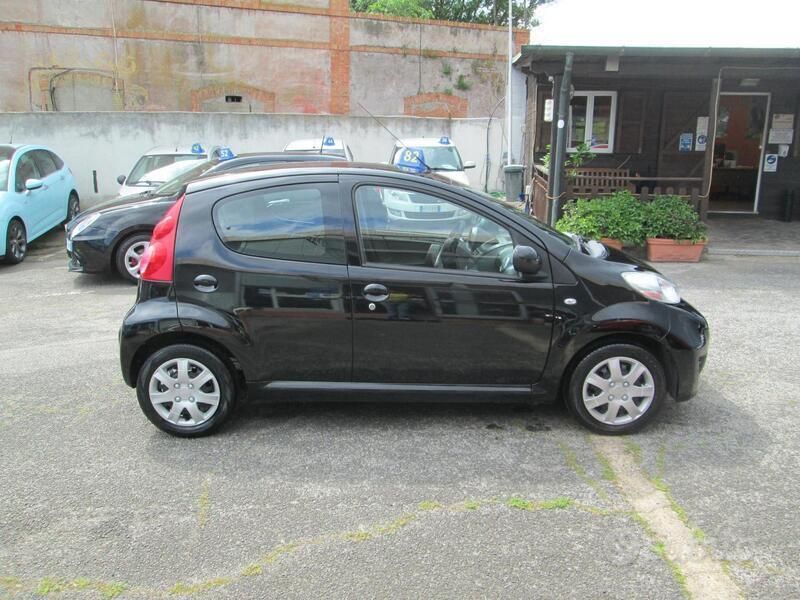 Usata Peugeot 107 Allure 68 CV (50 kW) 2009 Nero metallizzato Utilitaria