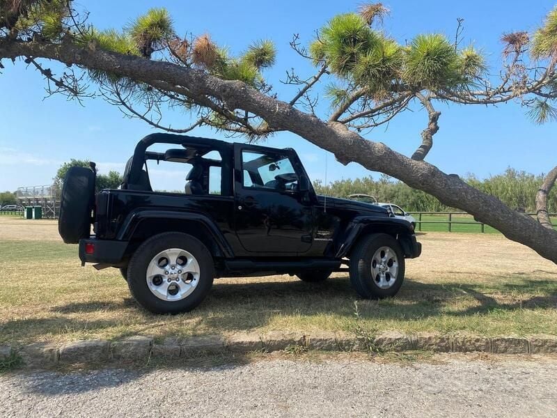 Nero Usata 2015 Jeep Wrangler Sahara SUV | 19.000 € (Ottimo prezzo) - Immagine 1/4