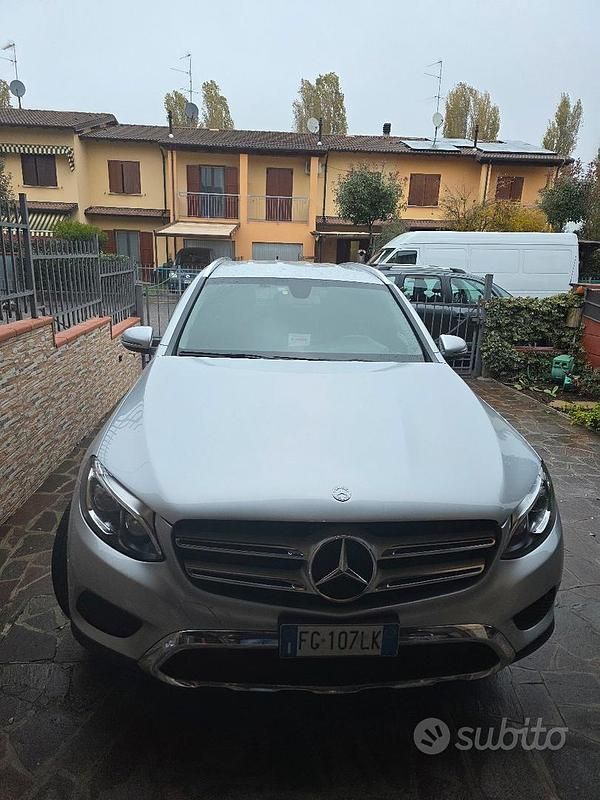 Grigio Usata 2017 Mercedes GLC220 Tre volumi | 19.000 € (Buon prezzo) - Immagine 1/4