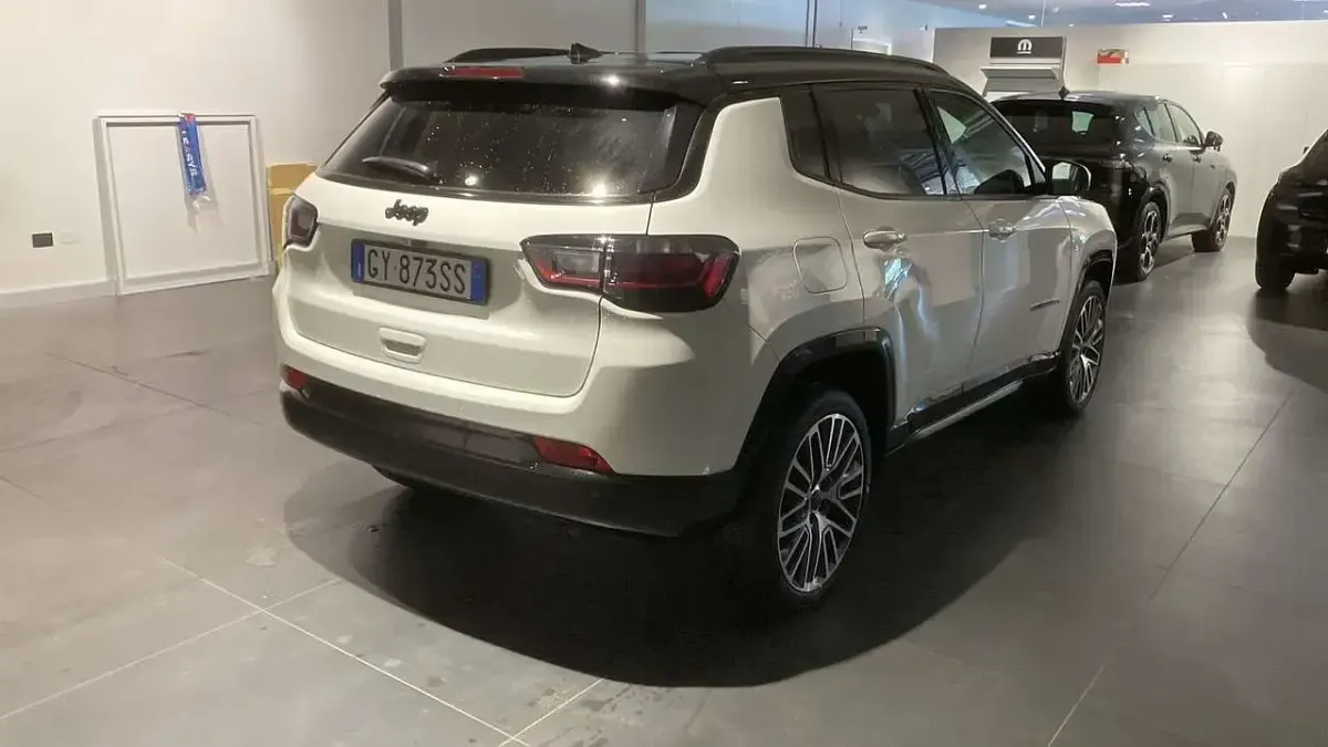 Usata Jeep Compass Summit 131 CV (96 kW) 2025 Bianco SUV