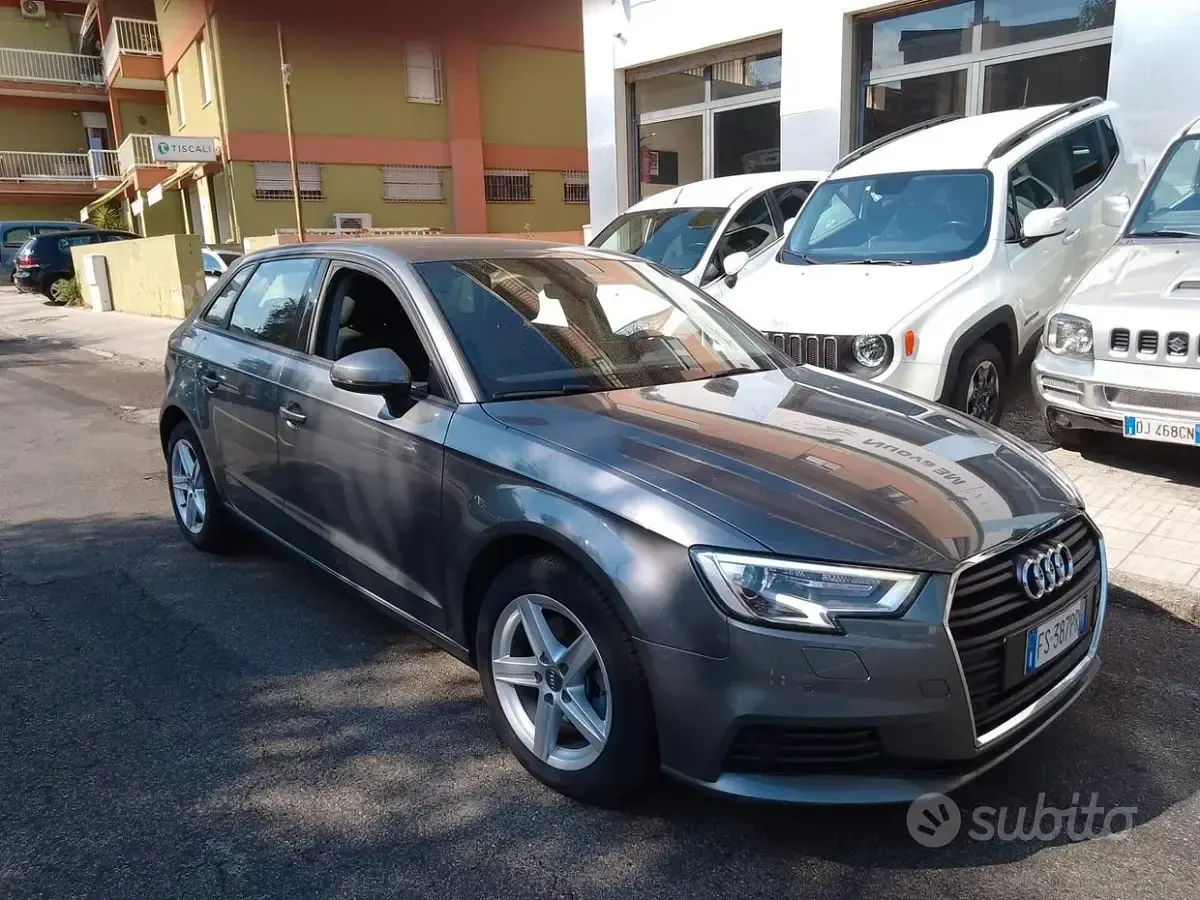 Usata Audi A3 Business 116 CV (85 kW) 2018 Grigio Berlina