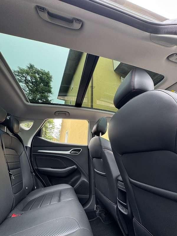 Usata MG ZS Luxury 111 CV (81 kW) 2023 Argento SUV