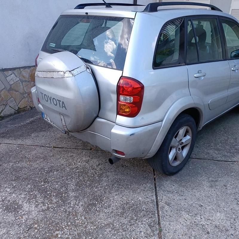 Usata Toyota RAV4 116 CV (85 kW) 2004 Grigio SUV