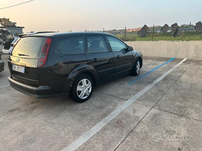 Usata Ford Focus Titanium 116 CV (85 kW) 2006 Nero Station wagon