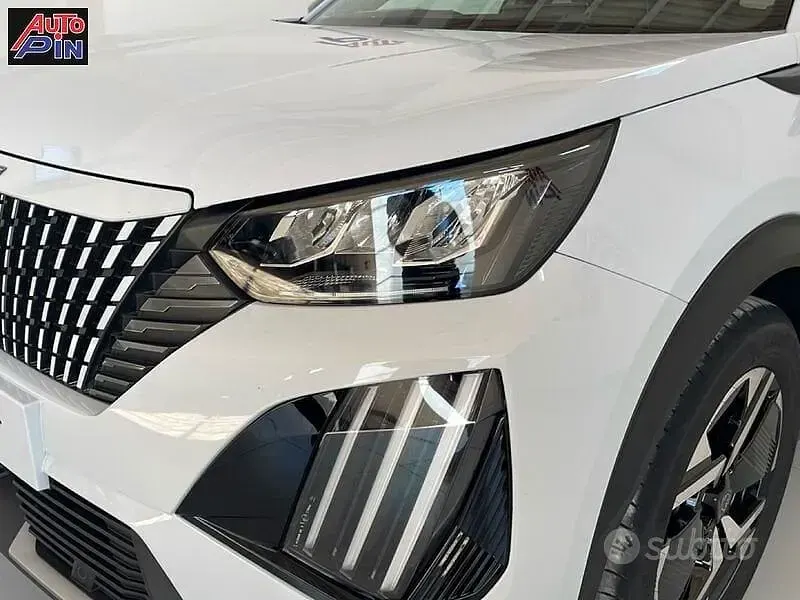 Usata Peugeot 2008 Allure 102 CV (75 kW) 2025 Bianco SUV